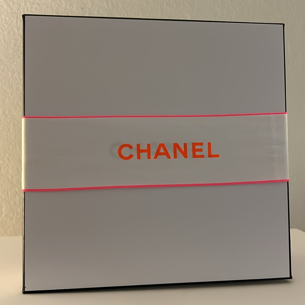 Empty Chanel Box - Picture 3 of 3